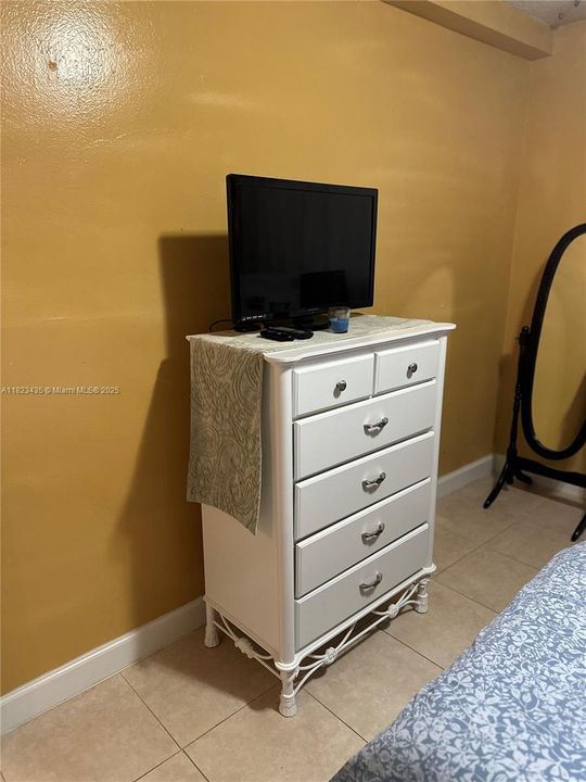 待售: $224,999 (2 贝兹, 1 浴室, 800 平方英尺)