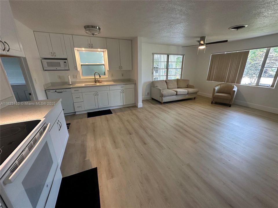 В аренду: $2,990 (3 спален, 1 ванн, 1042 Квадратных фут)