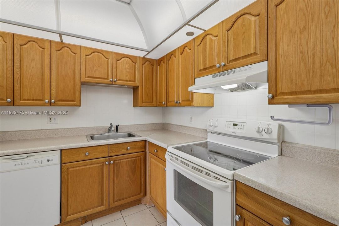 Vendido Recientemente: $105,000 (1 camas, 1 baños, 740 Pies cuadrados)