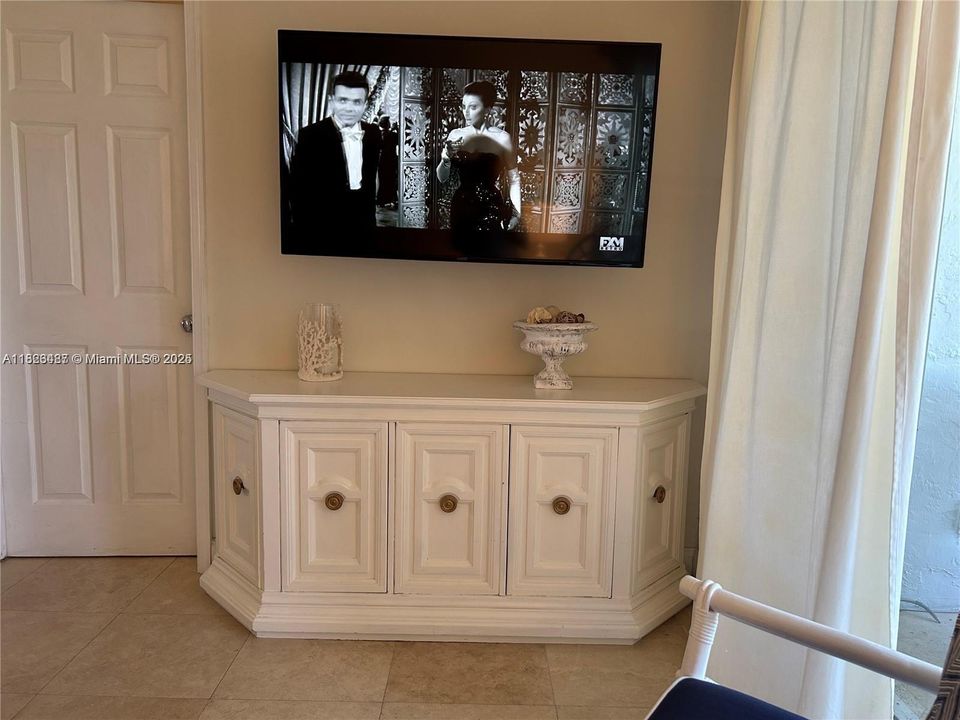 For Rent: $2,075 (2 beds, 2 baths, 1078 Square Feet)