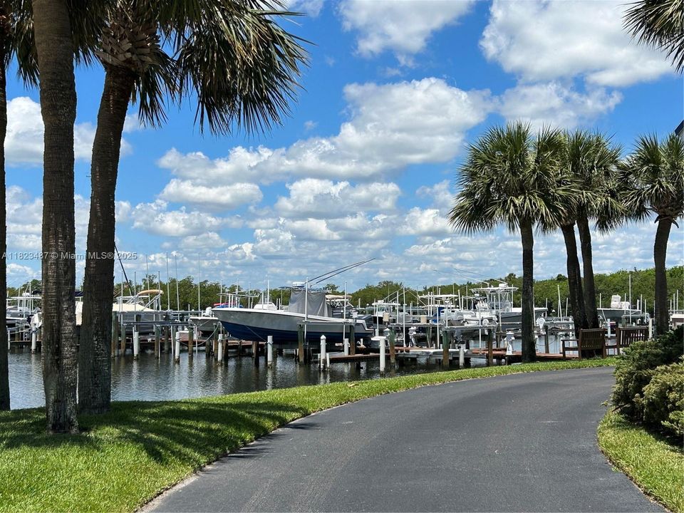 For Rent: $2,075 (2 beds, 2 baths, 1078 Square Feet)