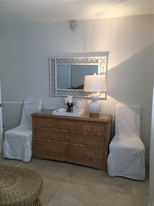 For Rent: $2,075 (2 beds, 2 baths, 1078 Square Feet)