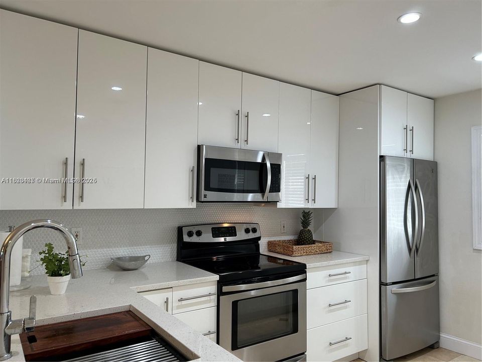 For Rent: $2,075 (2 beds, 2 baths, 1078 Square Feet)