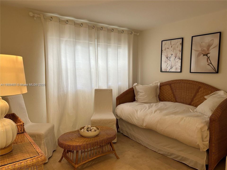 For Rent: $2,075 (2 beds, 2 baths, 1078 Square Feet)