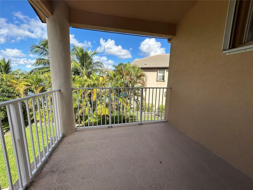 Active With Contract: $999,000 (6 beds, 5 baths, 4270 Square Feet)