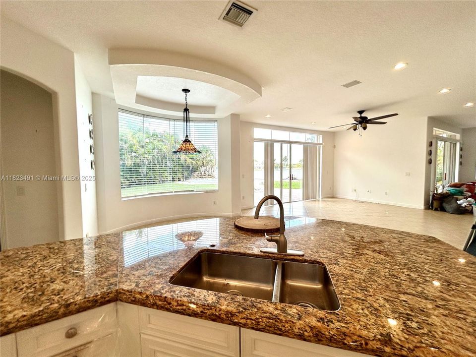 Active With Contract: $999,000 (6 beds, 5 baths, 4270 Square Feet)