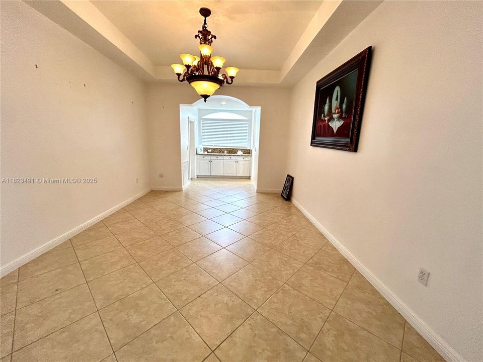 Active With Contract: $999,000 (6 beds, 5 baths, 4270 Square Feet)