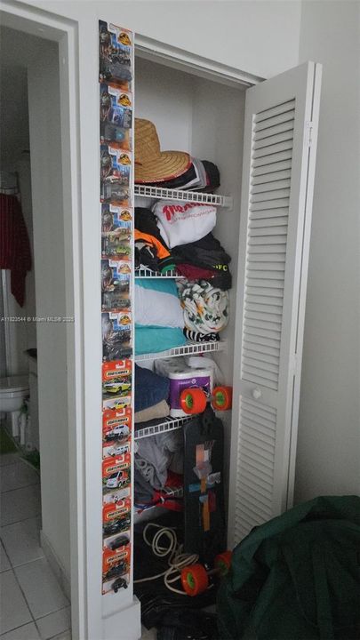 待售: $219,000 (2 贝兹, 2 浴室, 1050 平方英尺)