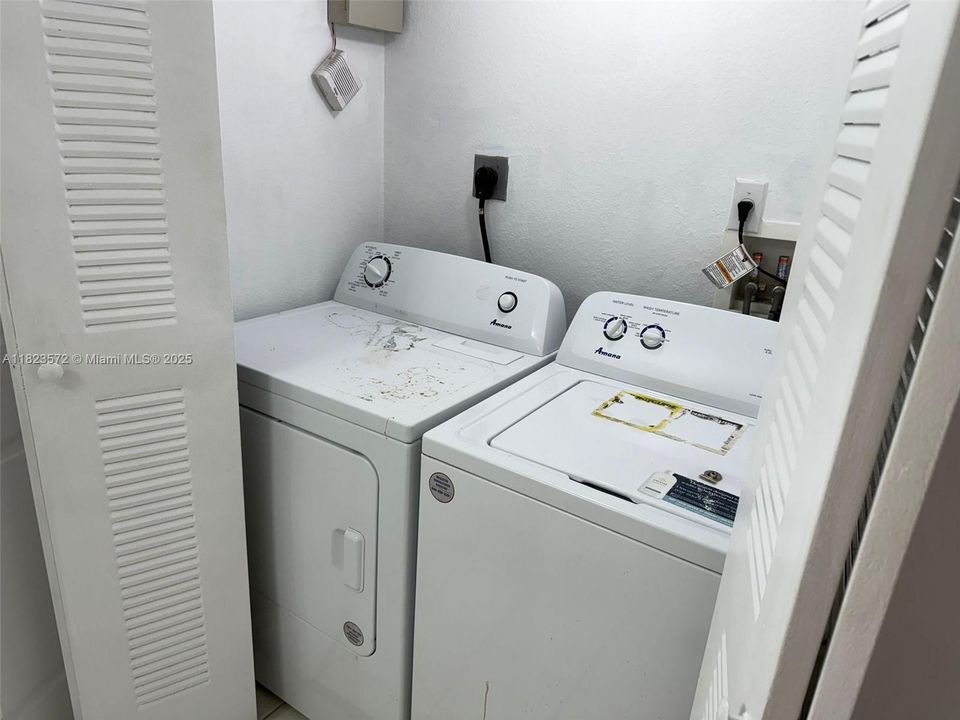 На продажу: $210,000 (2 спален, 2 ванн, 895 Квадратных фут)