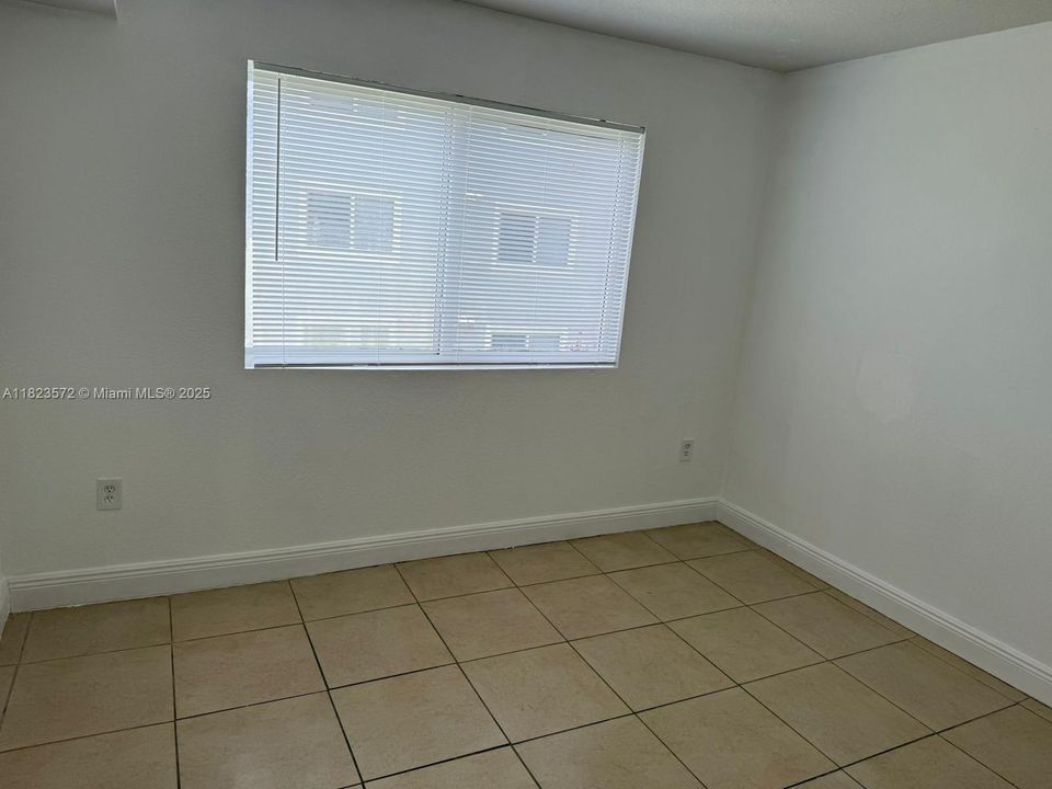 На продажу: $210,000 (2 спален, 2 ванн, 895 Квадратных фут)