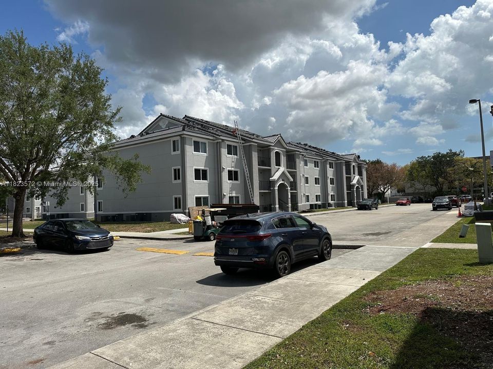 На продажу: $210,000 (2 спален, 2 ванн, 895 Квадратных фут)