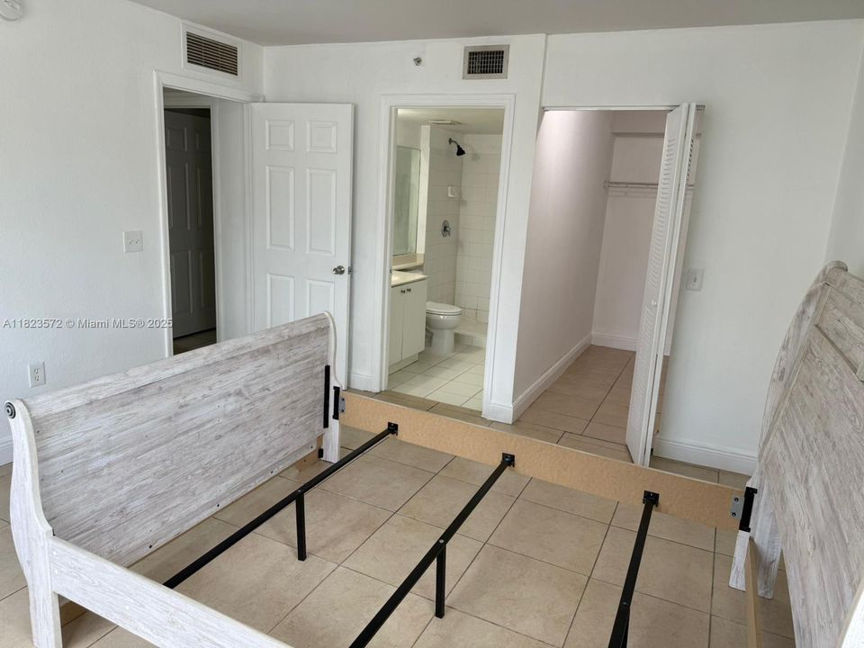 На продажу: $210,000 (2 спален, 2 ванн, 895 Квадратных фут)