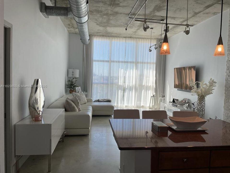 Recently Sold: $379,900 (1 beds, 1 baths, 794 Square Feet)