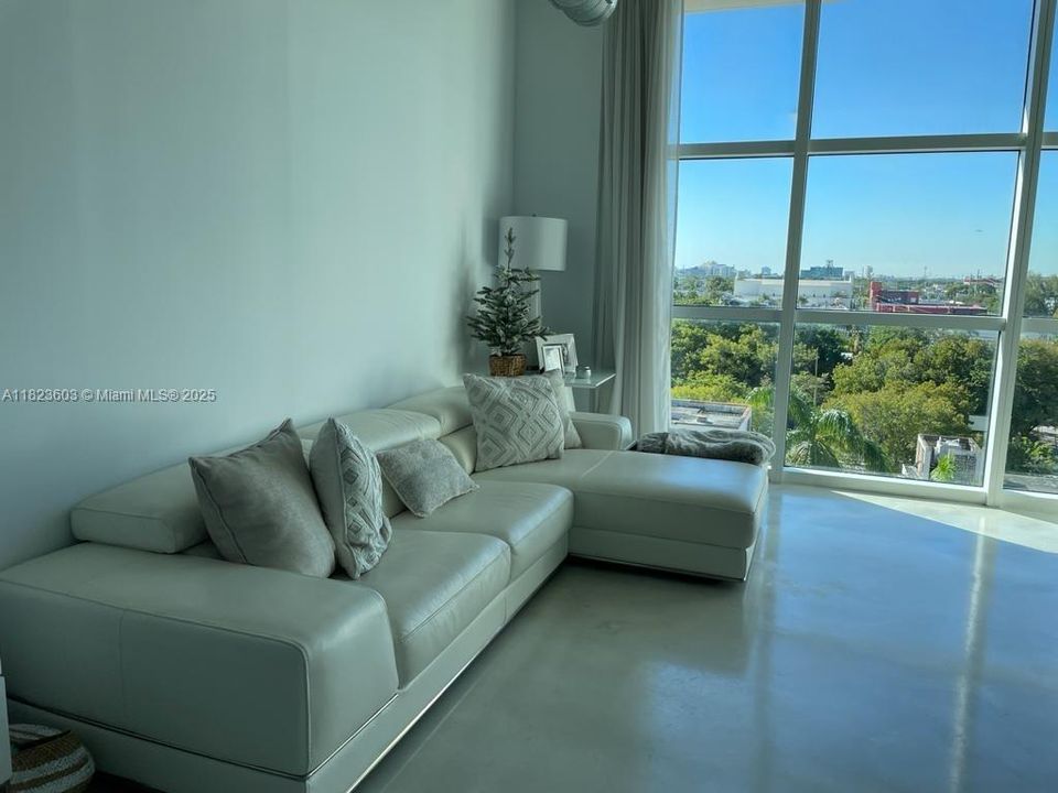 Recently Sold: $379,900 (1 beds, 1 baths, 794 Square Feet)