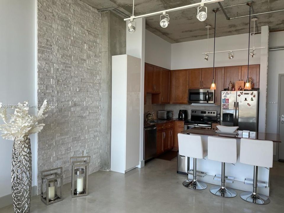 Recently Sold: $379,900 (1 beds, 1 baths, 794 Square Feet)