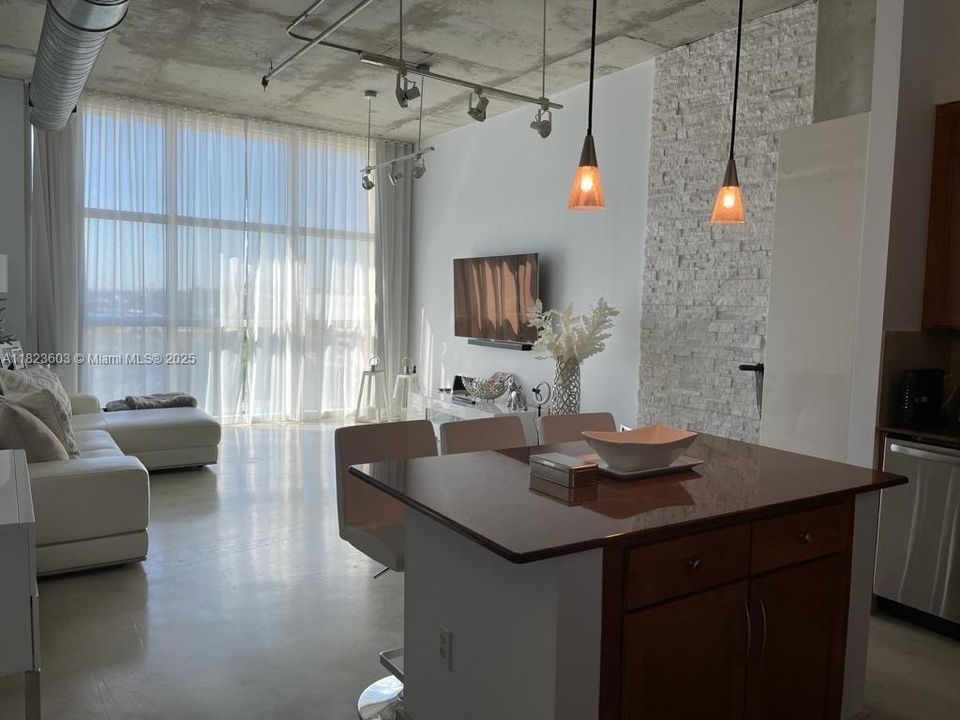 Recently Sold: $379,900 (1 beds, 1 baths, 794 Square Feet)