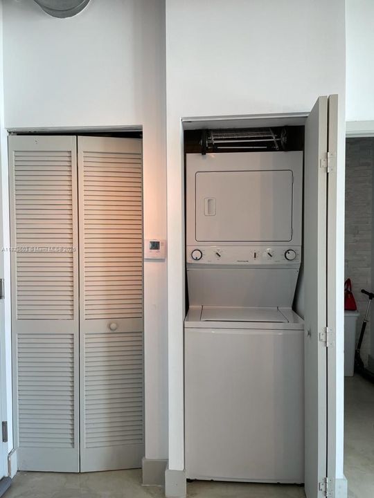 Recently Sold: $379,900 (1 beds, 1 baths, 794 Square Feet)