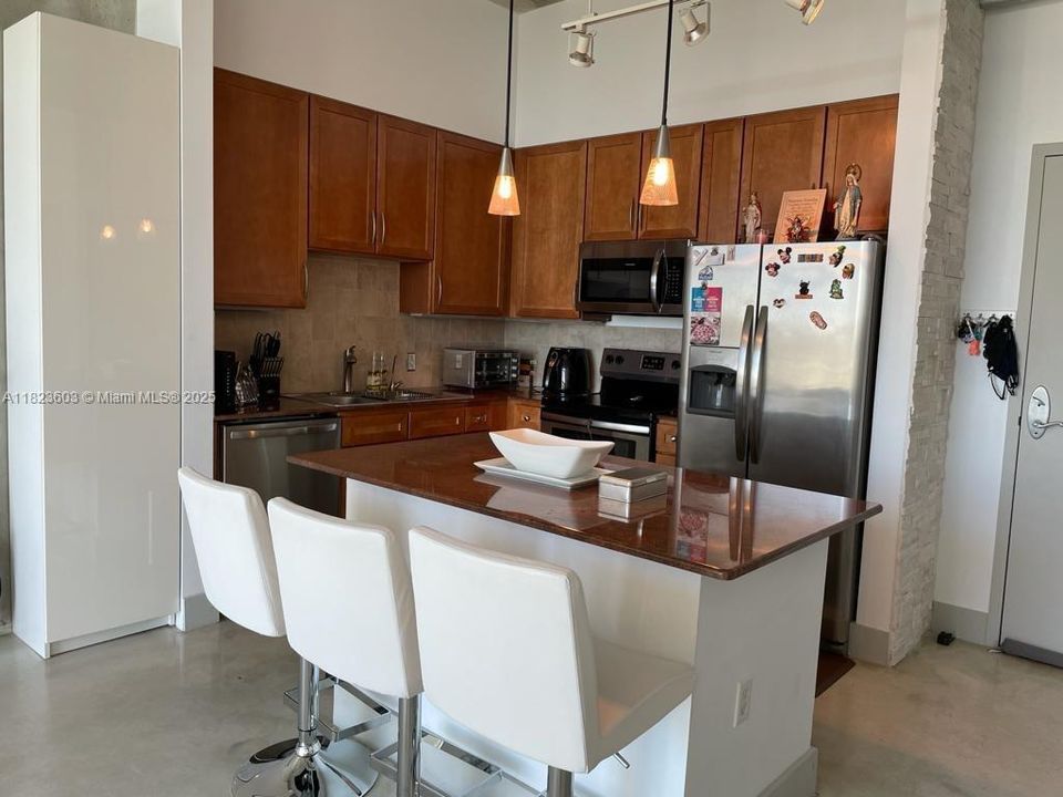 Recently Sold: $379,900 (1 beds, 1 baths, 794 Square Feet)