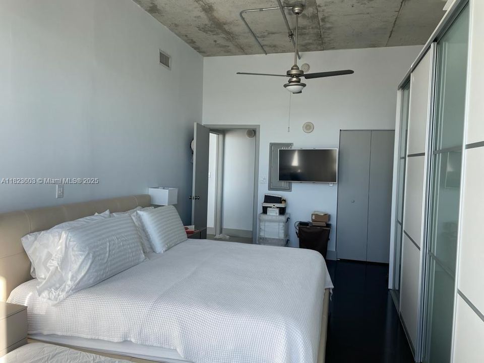 Recently Sold: $379,900 (1 beds, 1 baths, 794 Square Feet)