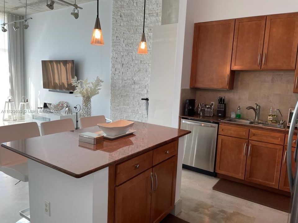 Recently Sold: $379,900 (1 beds, 1 baths, 794 Square Feet)