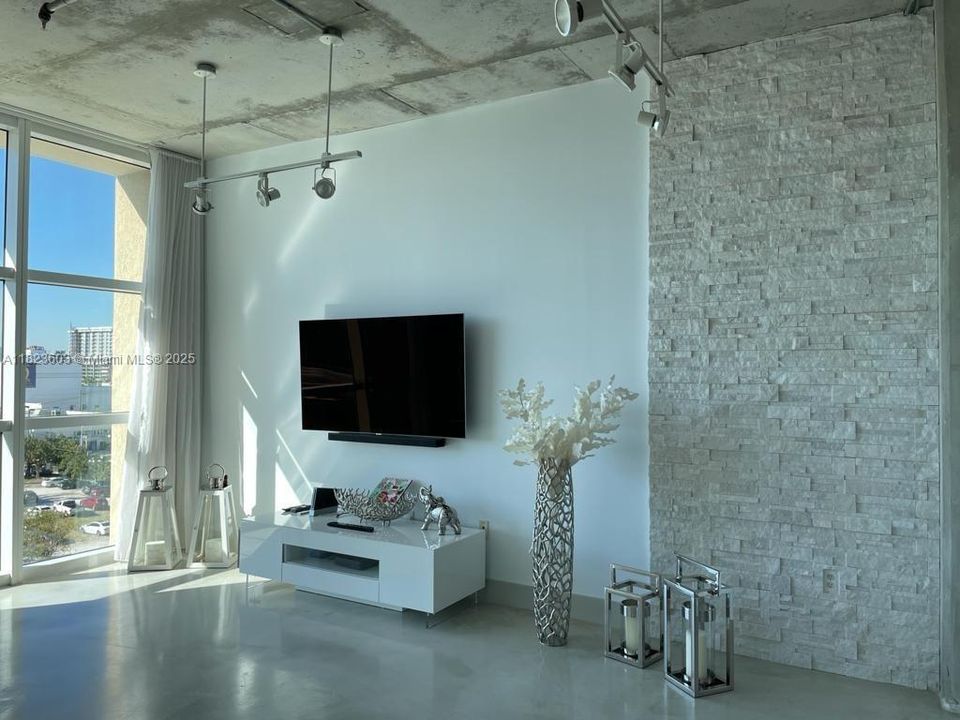 Recently Sold: $379,900 (1 beds, 1 baths, 794 Square Feet)