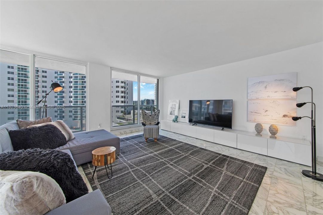 待售: $790,000 (2 贝兹, 2 浴室, 1868 平方英尺)