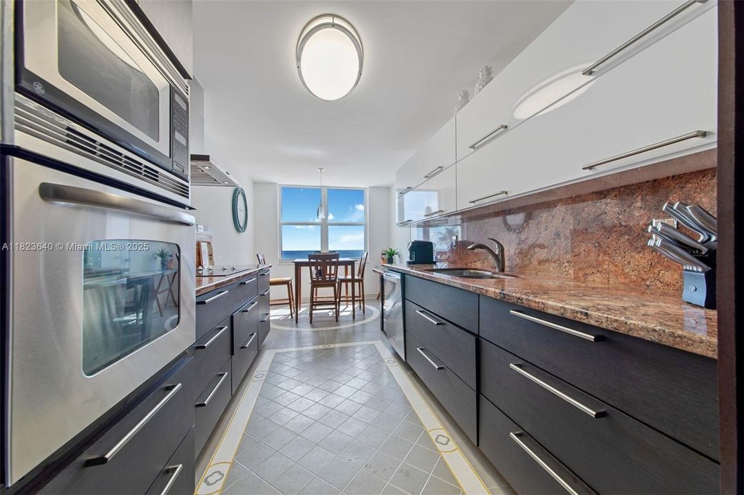 待售: $790,000 (2 贝兹, 2 浴室, 1868 平方英尺)