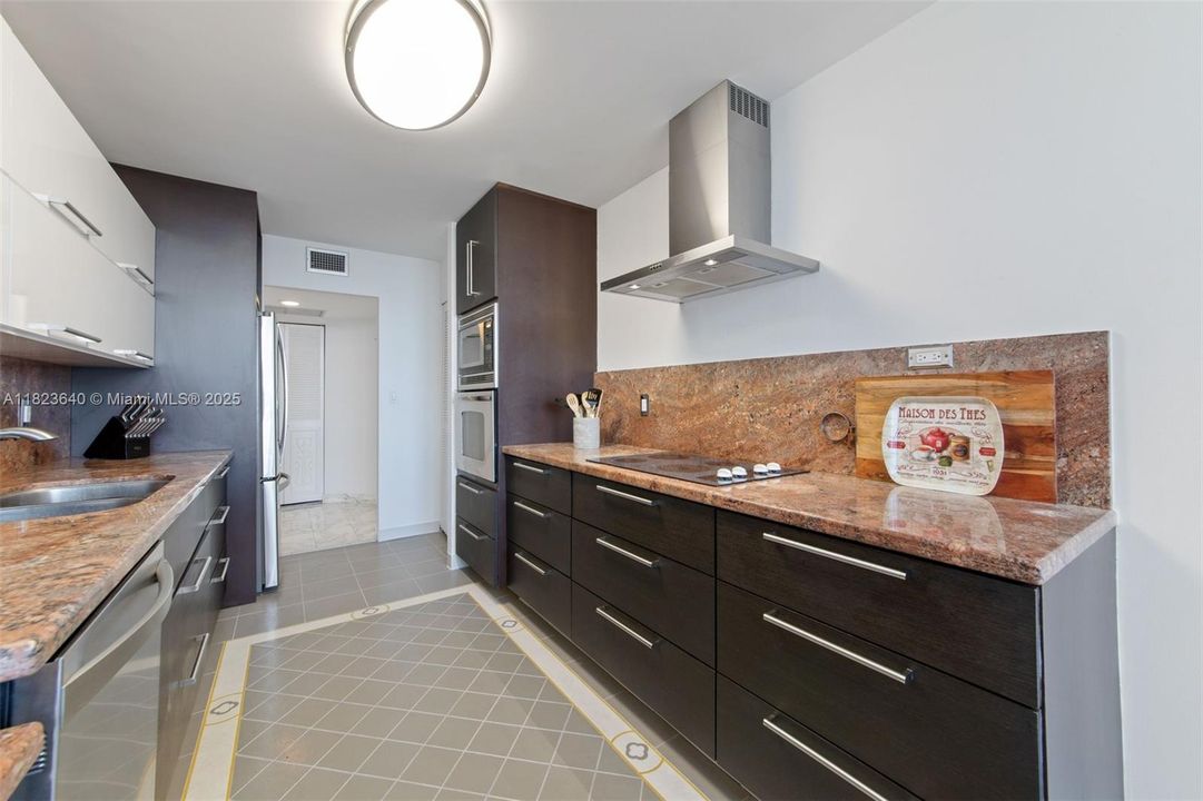 待售: $790,000 (2 贝兹, 2 浴室, 1868 平方英尺)