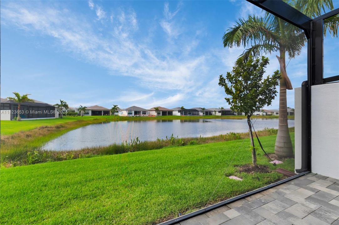 最近售出: $2,199,000 (3 贝兹, 3 浴室, 2959 平方英尺)