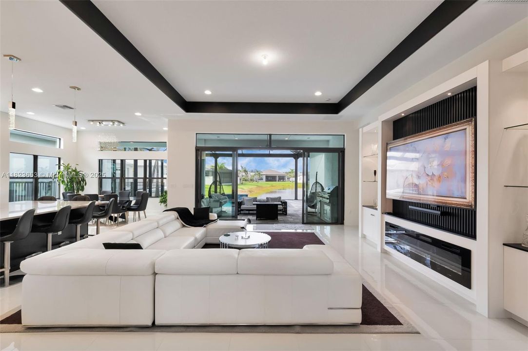 最近售出: $2,199,000 (3 贝兹, 3 浴室, 2959 平方英尺)