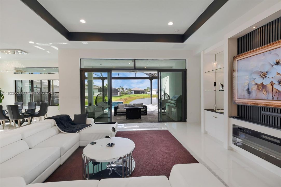 最近售出: $2,199,000 (3 贝兹, 3 浴室, 2959 平方英尺)