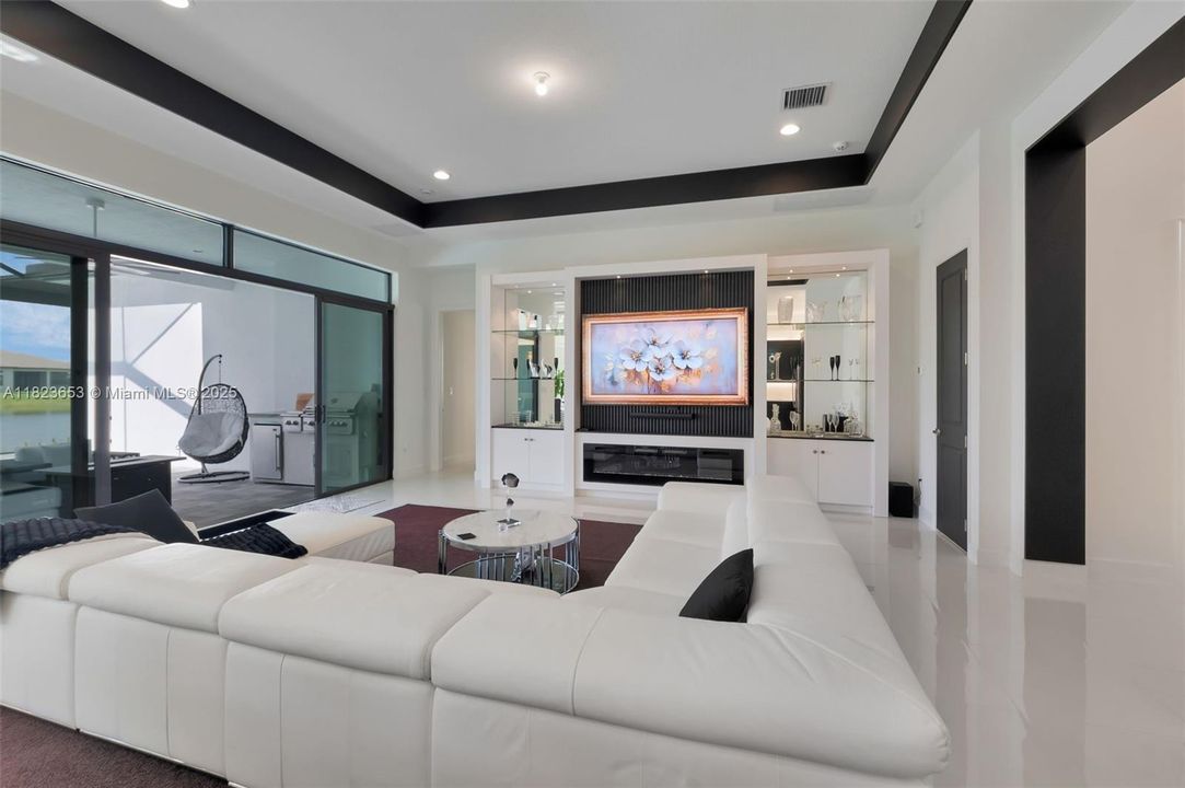 最近售出: $2,199,000 (3 贝兹, 3 浴室, 2959 平方英尺)