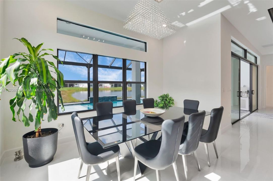 最近售出: $2,199,000 (3 贝兹, 3 浴室, 2959 平方英尺)