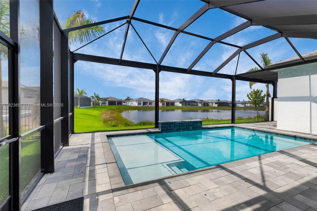 最近售出: $2,199,000 (3 贝兹, 3 浴室, 2959 平方英尺)