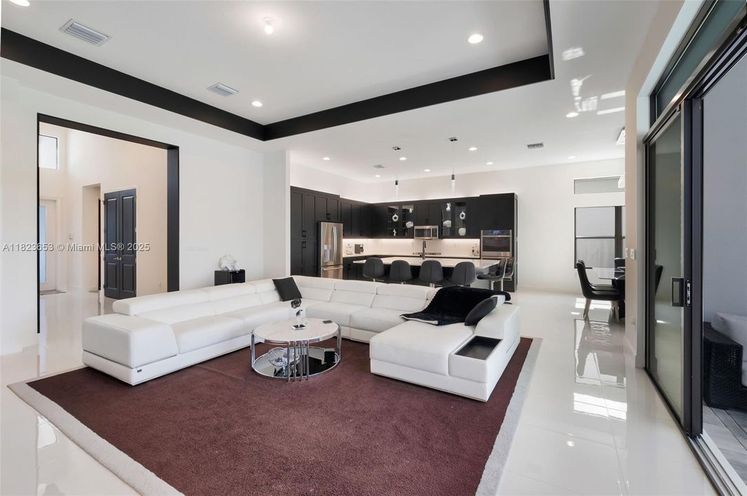 最近售出: $2,199,000 (3 贝兹, 3 浴室, 2959 平方英尺)