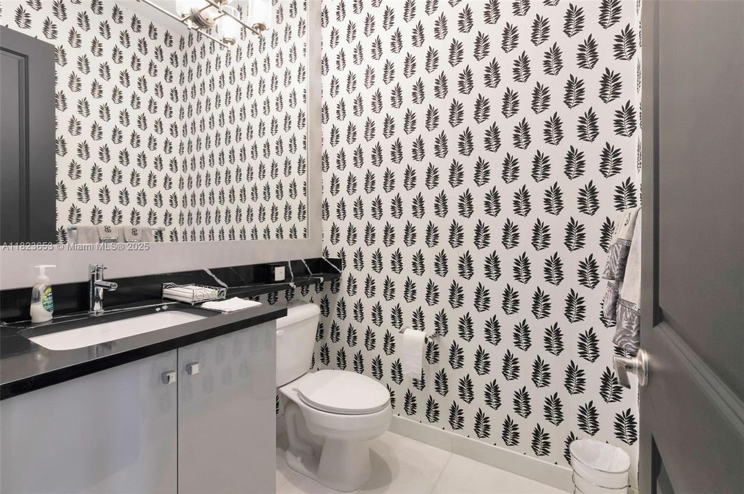 最近售出: $2,199,000 (3 贝兹, 3 浴室, 2959 平方英尺)