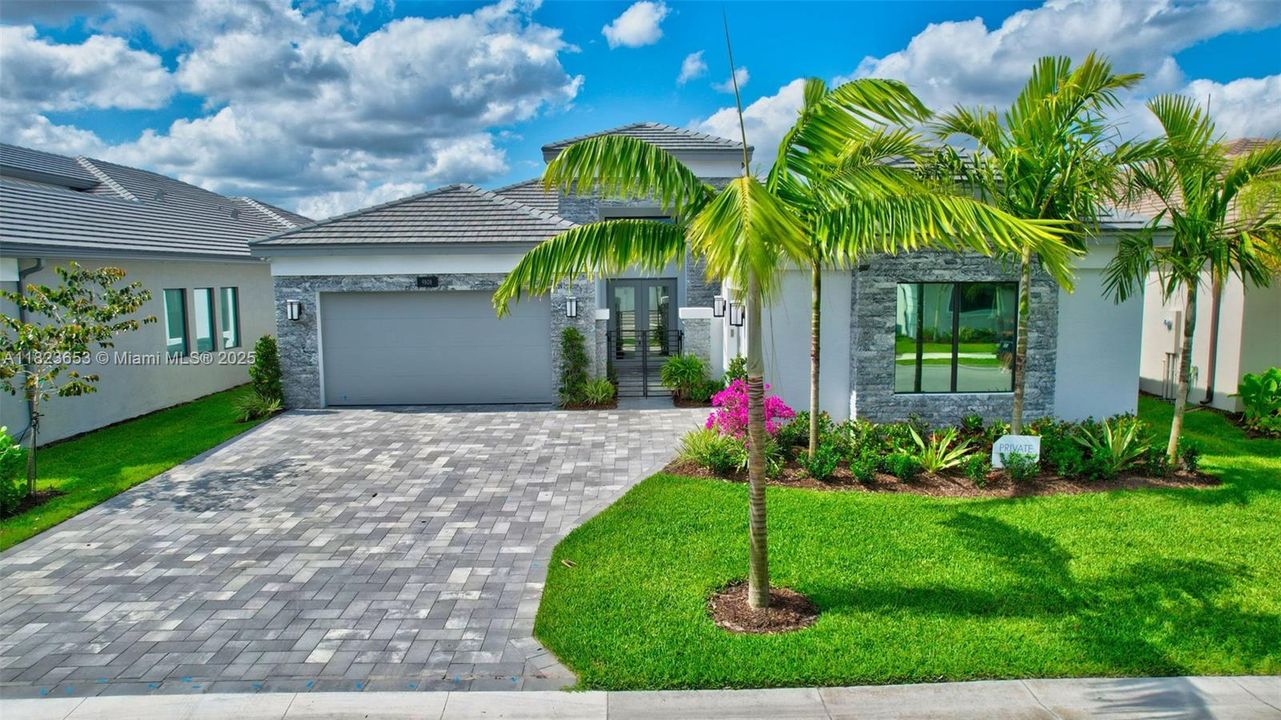 最近售出: $2,199,000 (3 贝兹, 3 浴室, 2959 平方英尺)