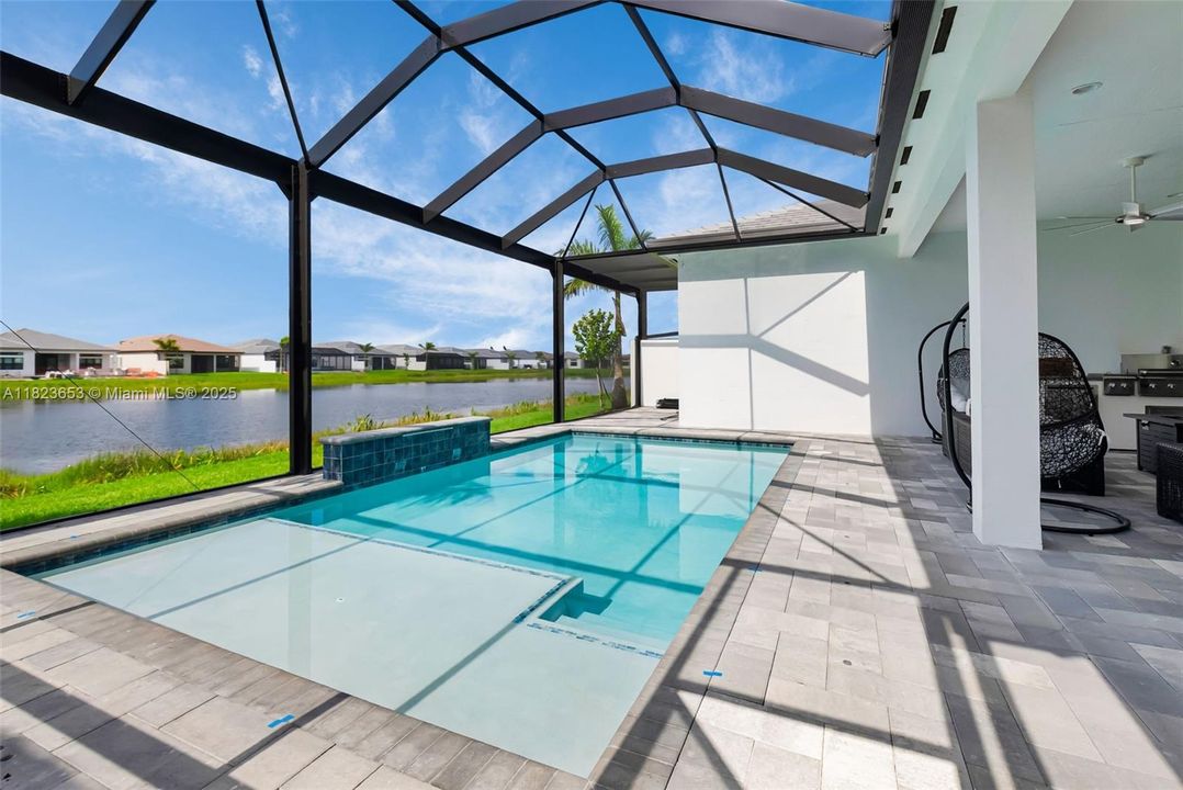 最近售出: $2,199,000 (3 贝兹, 3 浴室, 2959 平方英尺)