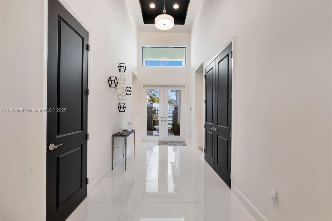 最近售出: $2,199,000 (3 贝兹, 3 浴室, 2959 平方英尺)