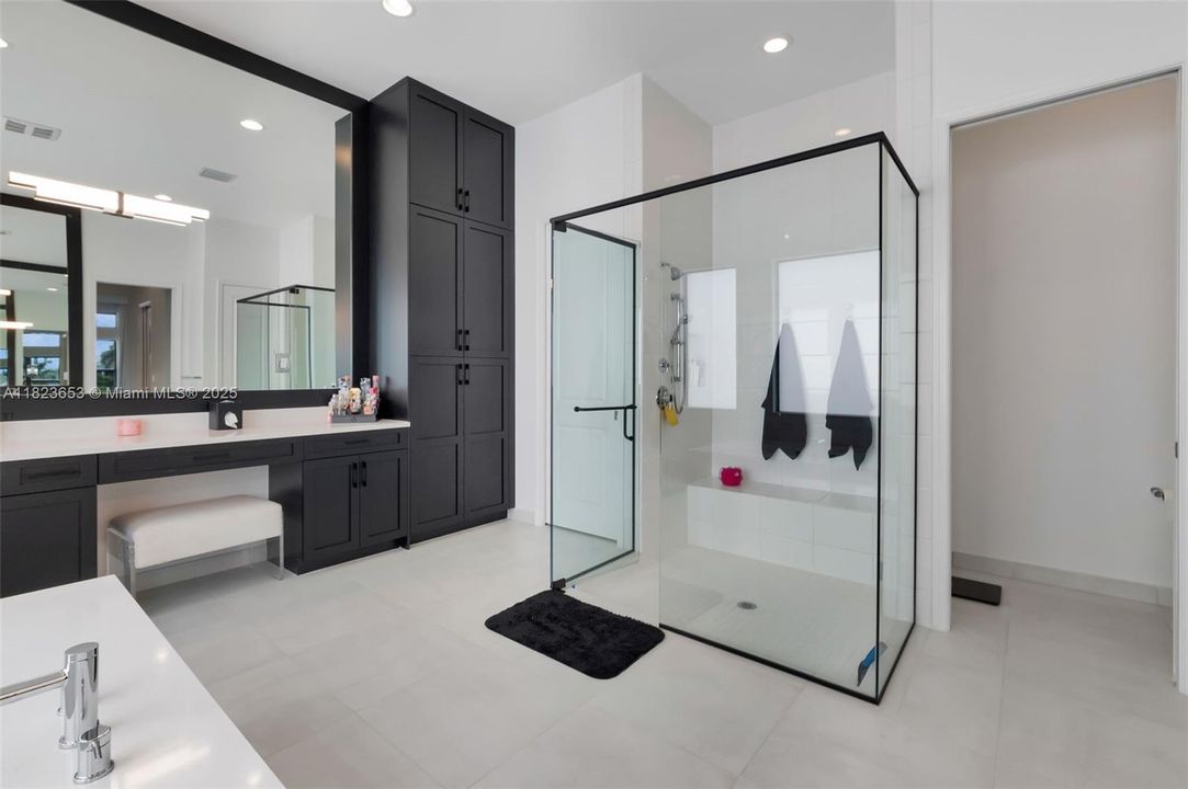 最近售出: $2,199,000 (3 贝兹, 3 浴室, 2959 平方英尺)