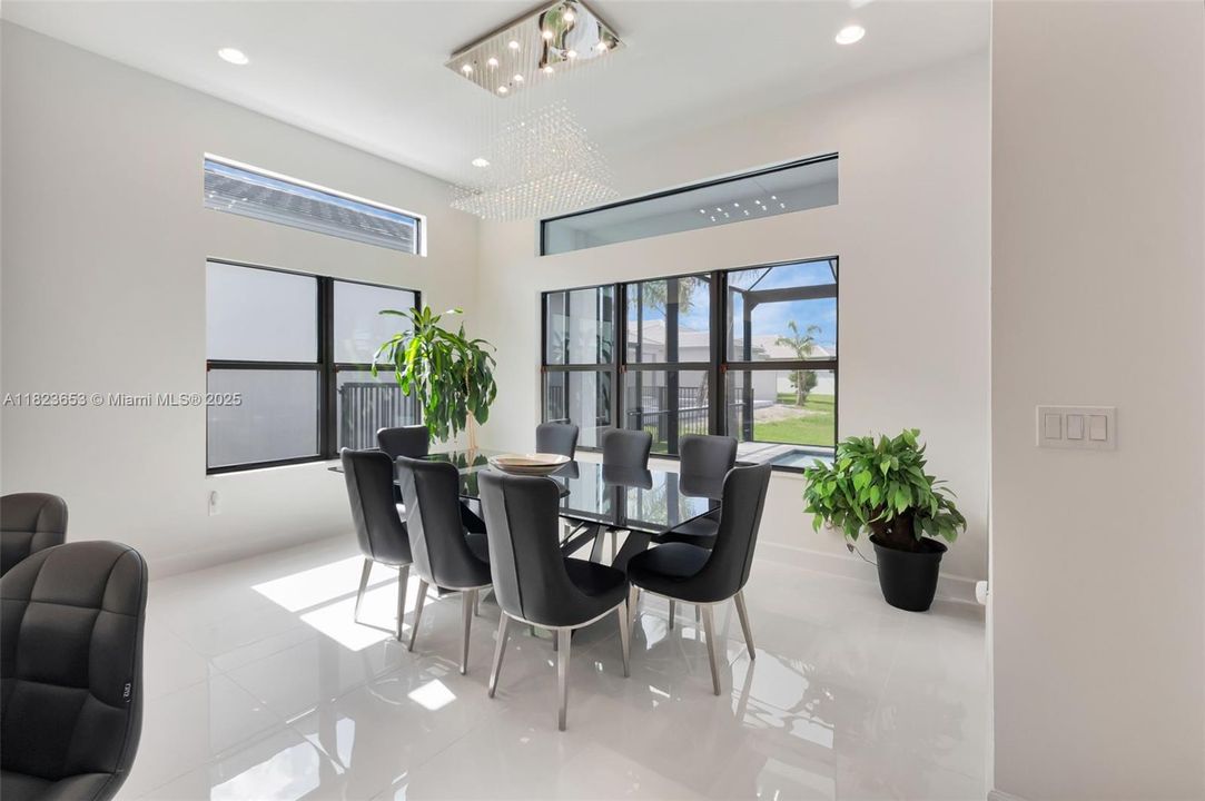 最近售出: $2,199,000 (3 贝兹, 3 浴室, 2959 平方英尺)