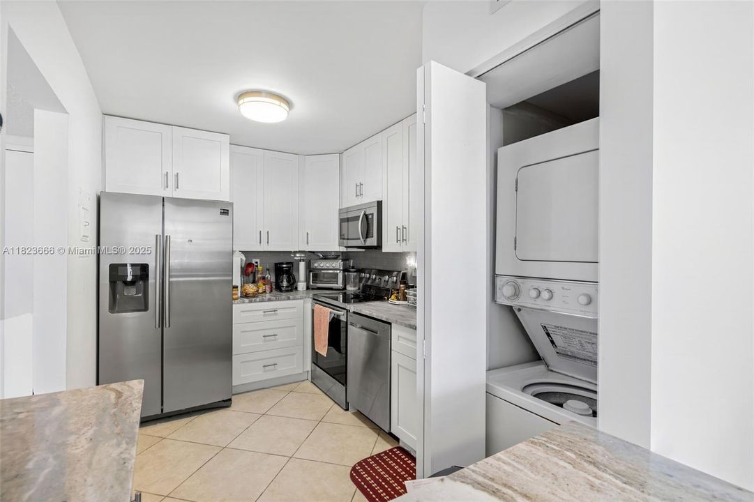 На продажу: $389,000 (2 спален, 2 ванн, 1144 Квадратных фут)