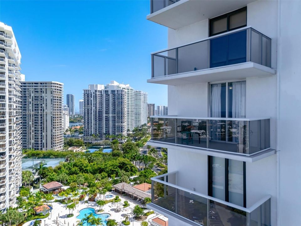 На продажу: $389,000 (2 спален, 2 ванн, 1144 Квадратных фут)