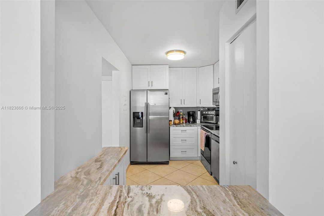 На продажу: $389,000 (2 спален, 2 ванн, 1144 Квадратных фут)