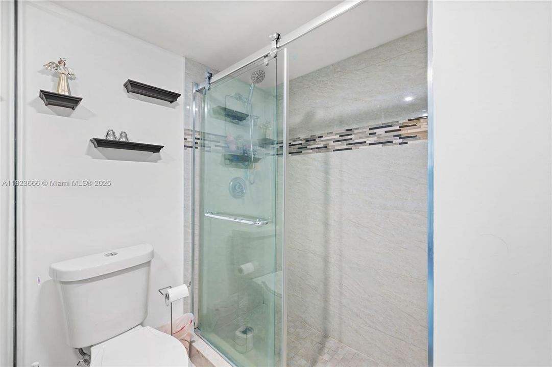 На продажу: $389,000 (2 спален, 2 ванн, 1144 Квадратных фут)