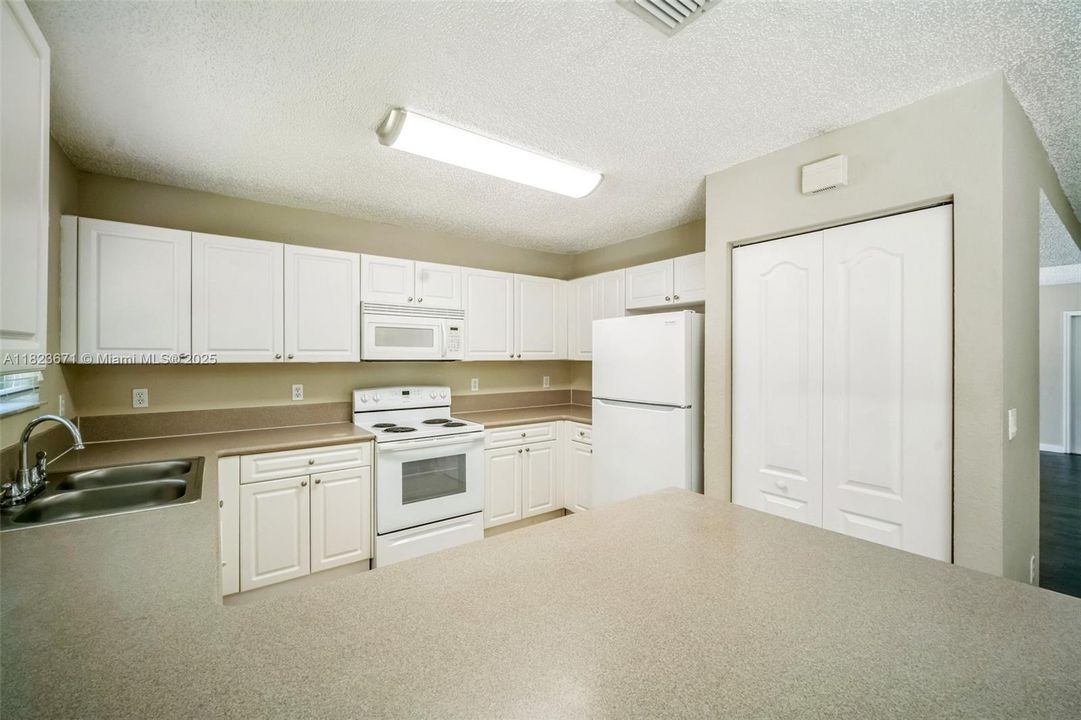 Recently Sold: $630,000 (4 beds, 3 baths, 2098 Square Feet)