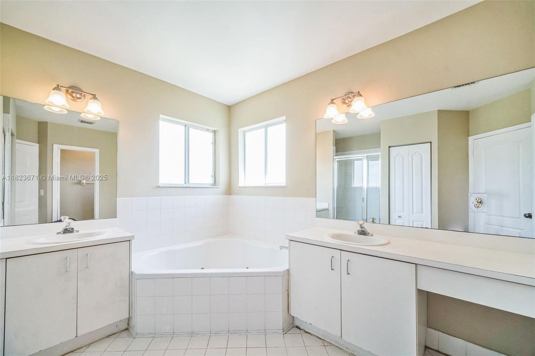 Recently Sold: $630,000 (4 beds, 3 baths, 2098 Square Feet)