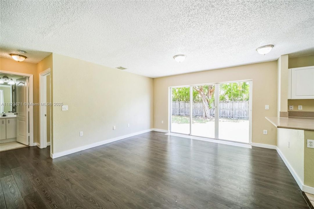 Recently Sold: $630,000 (4 beds, 3 baths, 2098 Square Feet)