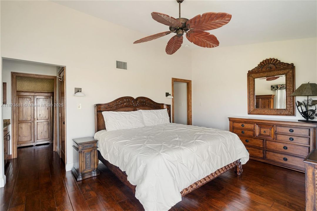 En Venta: $1,465,000 (2 camas, 2 baños, 1838 Pies cuadrados)