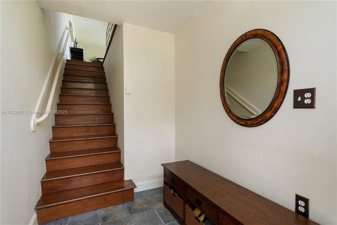 En Venta: $1,465,000 (2 camas, 2 baños, 1838 Pies cuadrados)